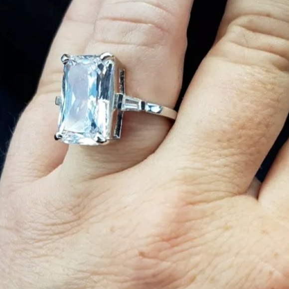 NWOT 8.5 Karat Cz Engagement Ring Size 6 or 7 - Picture 2 of 8